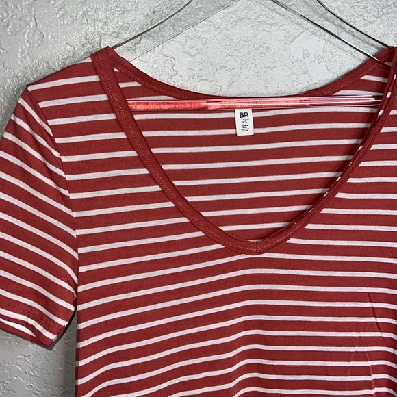 Striped Coral V-Neck Top - Picture 3 of 5